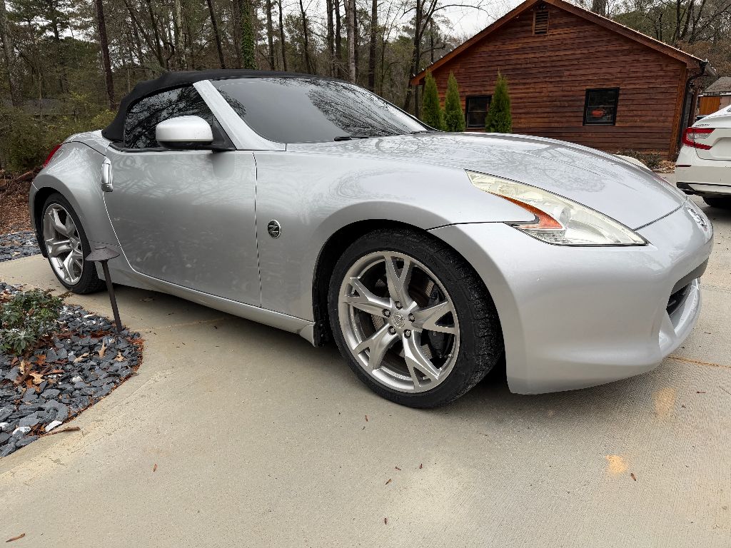 2010 Nissan 370Z Touring's photo